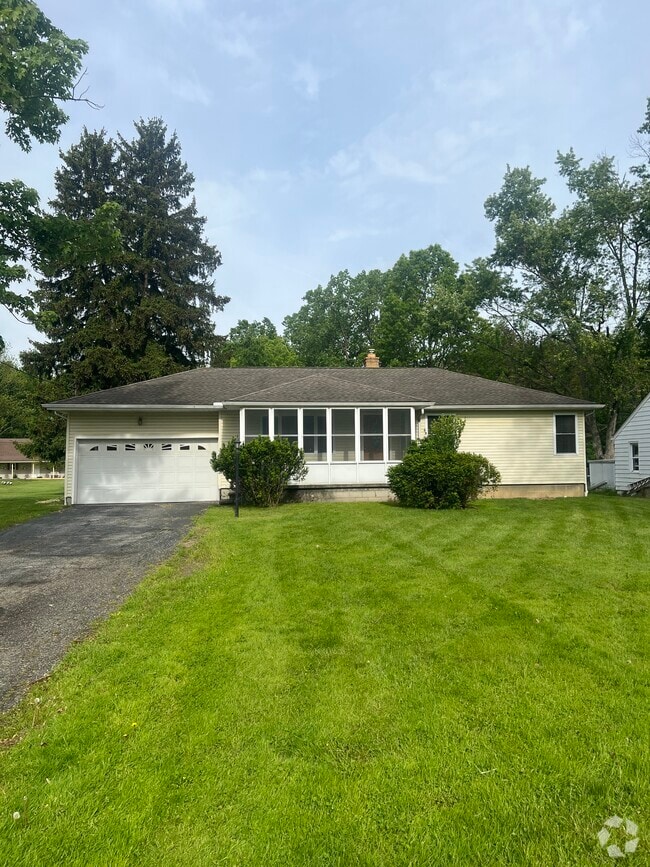 Building Photo - 2843 W River Rd S Rental