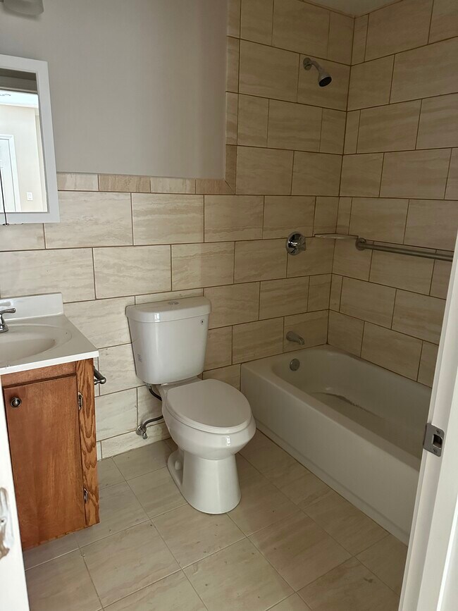 Photo - 164 Broadway