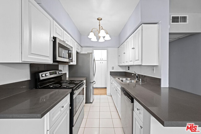 Photo - 12801 Moorpark St Unidad 308 Rental