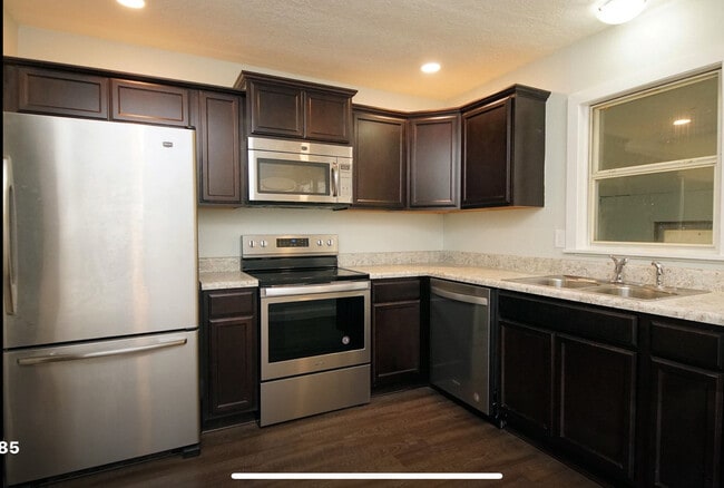 Photo - 114 Montrose Dr Unit A