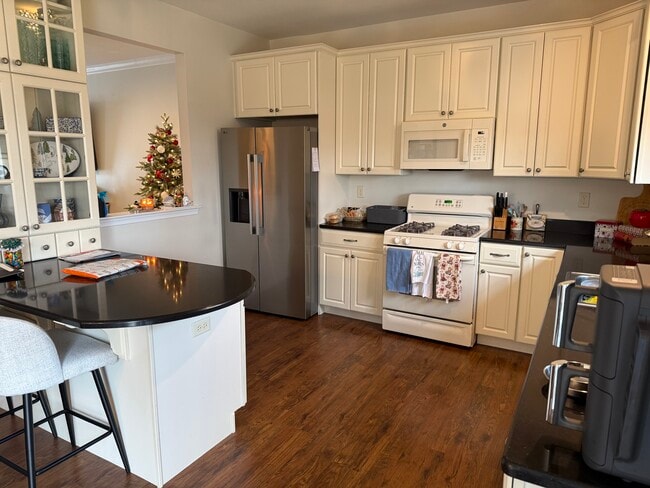 Photo - 423 Marion Rd