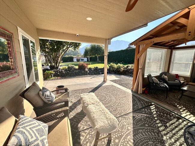 Photo - 5634 Locust Ln