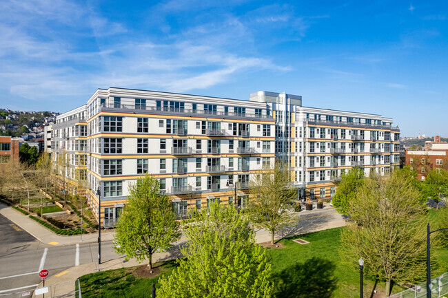 Building Photo - 2626 South Side Flats Rental