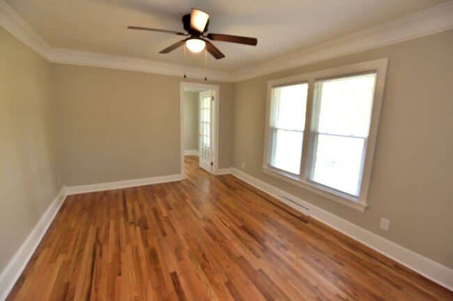 Photo - 836 Burton St
