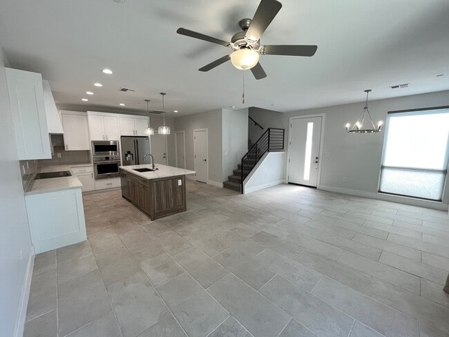 Photo - 138 E Lexington Ave