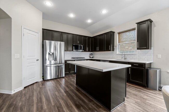 Building Photo - 24502 Royal Pike Dr Rental