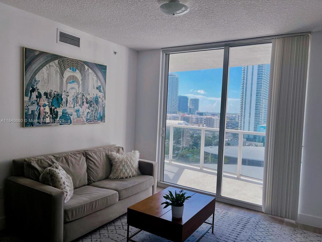 Photo - 601 NE 23rd St