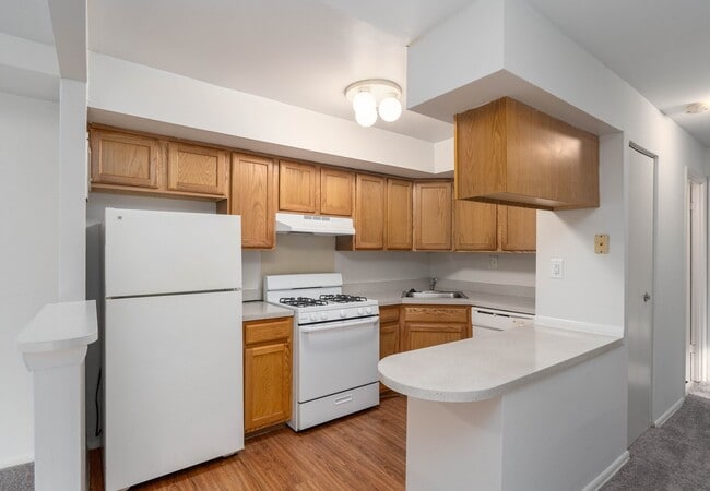 Kitchen-Classic (RG 2BR, 1.5BA)