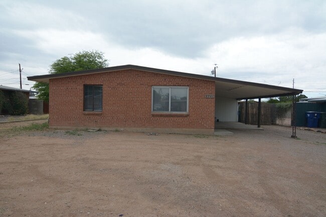 Photo - Updated 2 Bedroom 1 Bath! Located in Convenient Central Tucson Location!