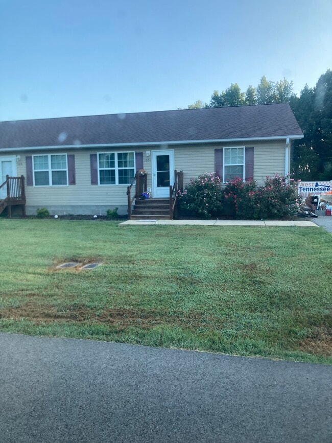 Building Photo - 124 Hassell Dr Unit Hassell dr apt A