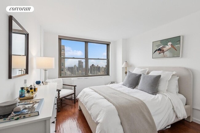 Photo - 301 E 79th St