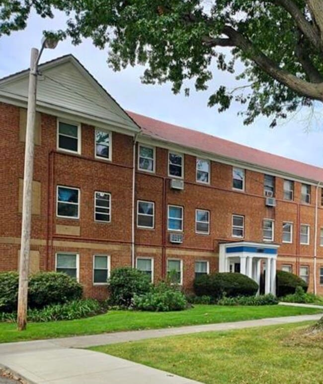 Building Photo - 13773 Cedar Rd Unit 202