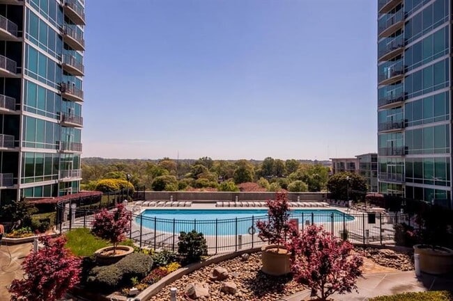 Photo - 943 Peachtree St NE Unidad 816