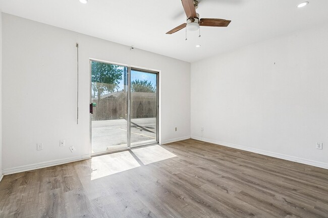 Photo - 865 Wilshire Blvd