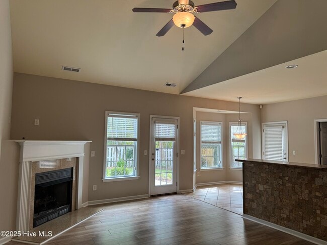 Photo - 350 Hanna Dr