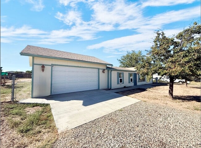 Photo - 3 Bed / 2 Bath Home with Workshop on 0.42 ...