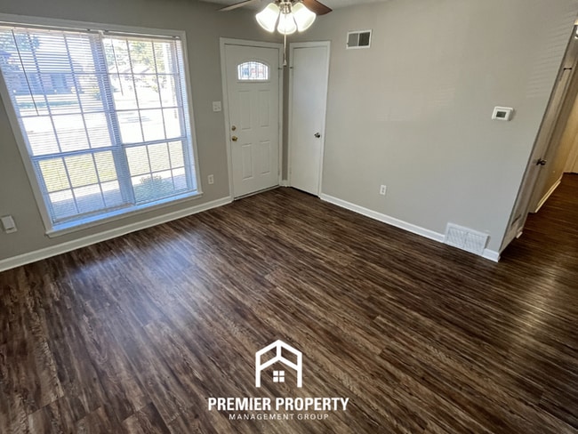 Photo - 4702 Chevron Rd