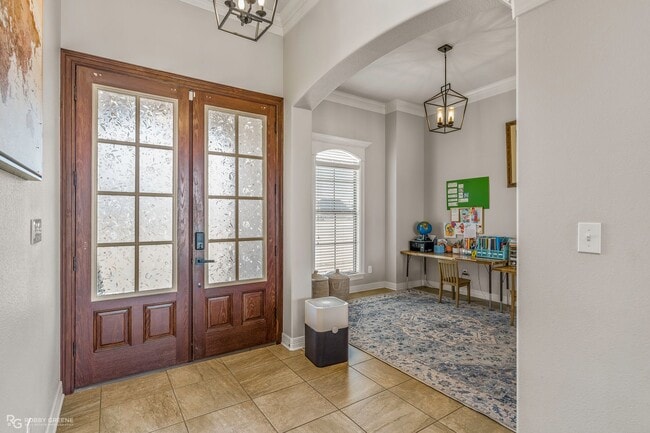 Photo - Beautiful 4 bedroom/4 Bathroom Home with a Peaceful Backyard