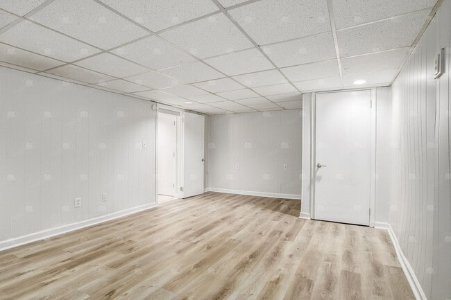 Building Photo - Do you need space for your family how about 3 full-sized bedrooms AND a large finished bonus room!