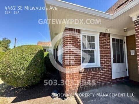 Photo - 4462 SE Milwaukie Ave