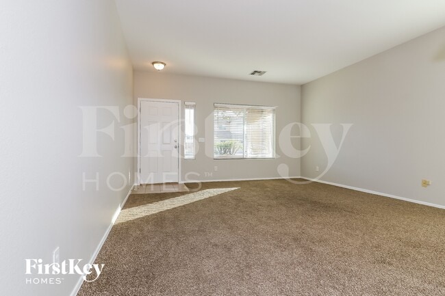 Photo - 110 N 118th Ave