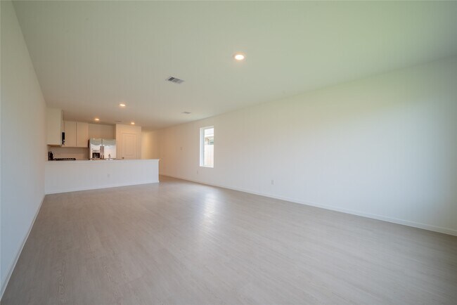 Photo - 6147 Sunburst Scarlet St