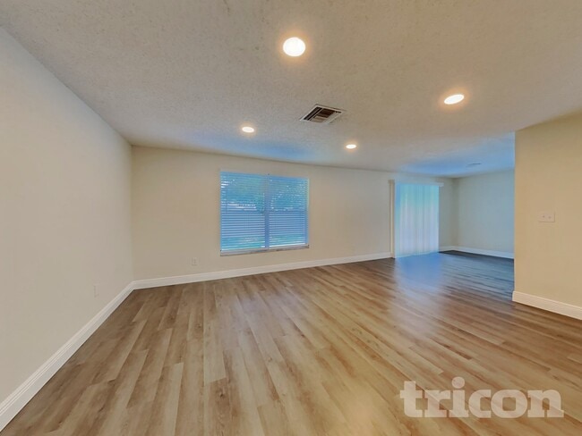 Photo - 15936 Winding Dr