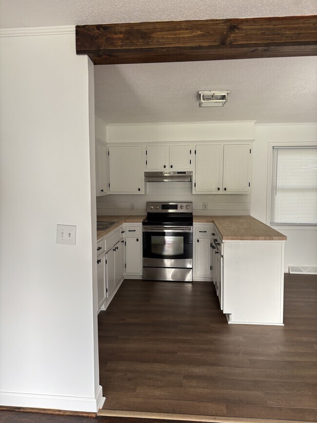 Photo - 307 N 12th Ave