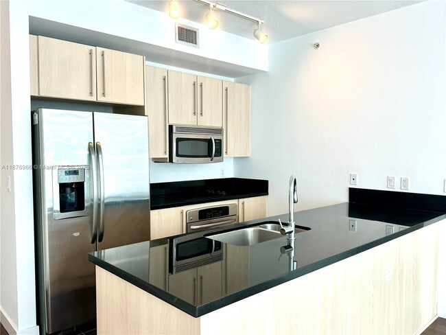 Building Photo - 1111 SW 1st Ave Unit 3115 Rental