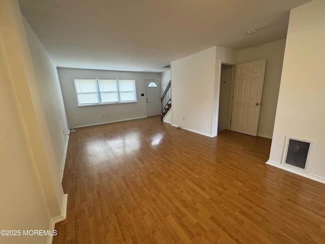 Building Photo - 156 Primrose Ln Unit 156
