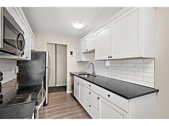 Photo - 4618 Cedar Lk Rd S Unit 6