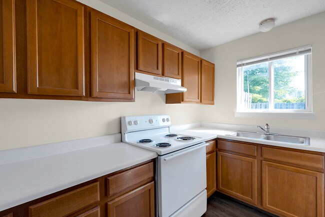 Photo - Colonial Village Apartments