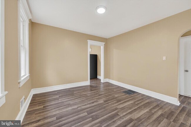 Photo - 541 Engard Ave