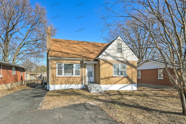 Building Photo - 1121 Trampe Ave