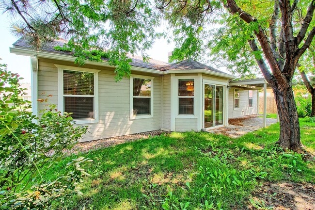 Photo - 598 Garnet Dr