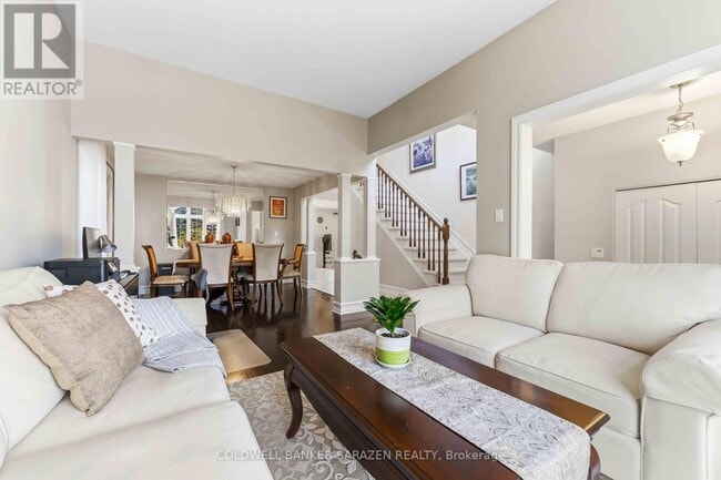 Photo - 734 Rolling River Crescent