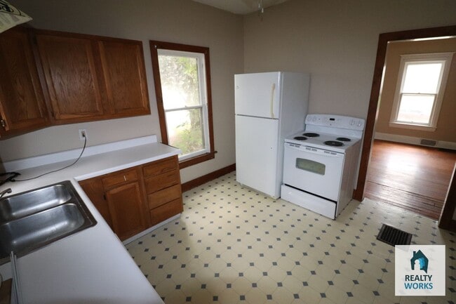 Photo - Large 2+1 Bedroom Home!