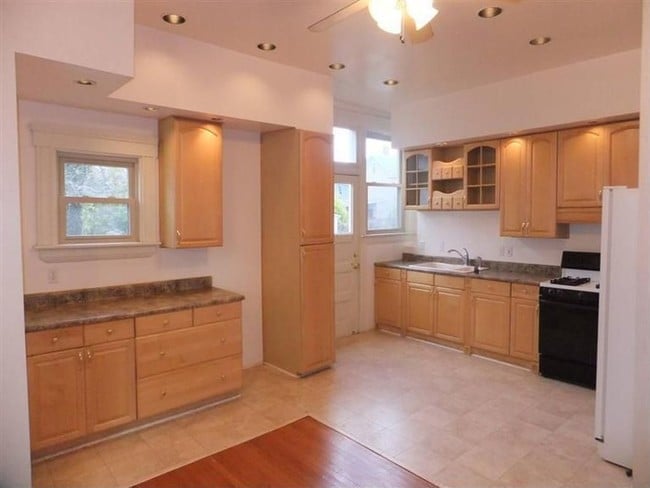 Photo - 2016 Wayland Ave