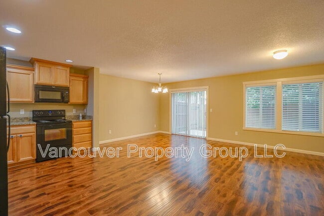 Photo - 9601 NE 72nd St