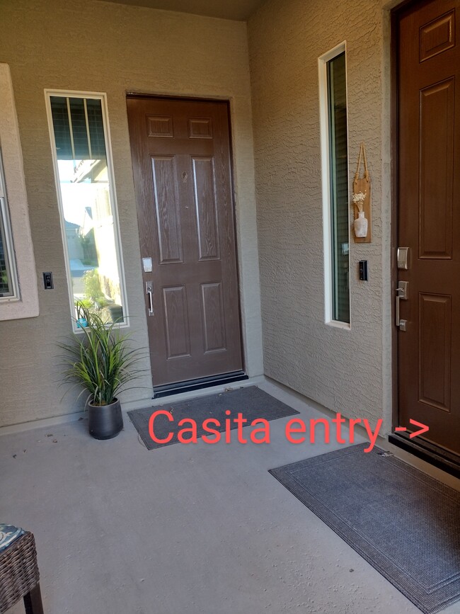 Entrada privada - 521 S 197th Ln Unidad 2