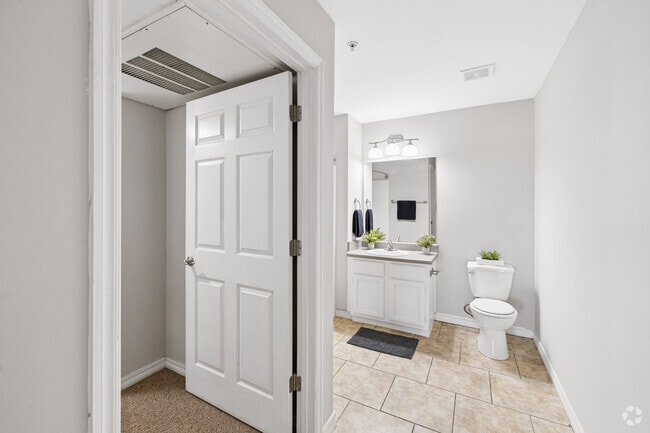1BR, 1BA - 740SF - Bathroom