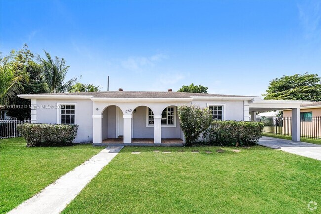 Building Photo - 1750 NW 133rd St Rental