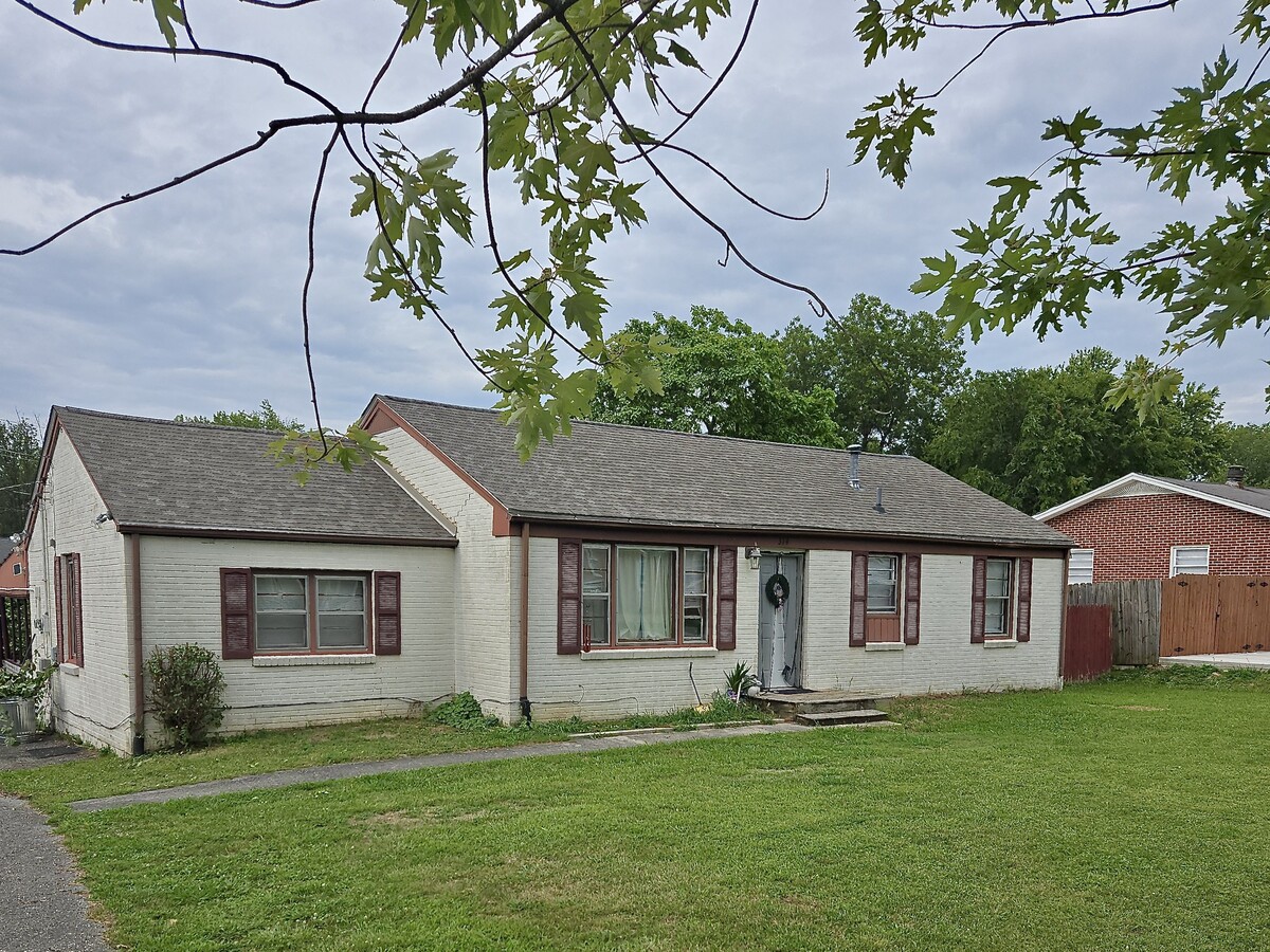 Photo - 314 E 16th St House