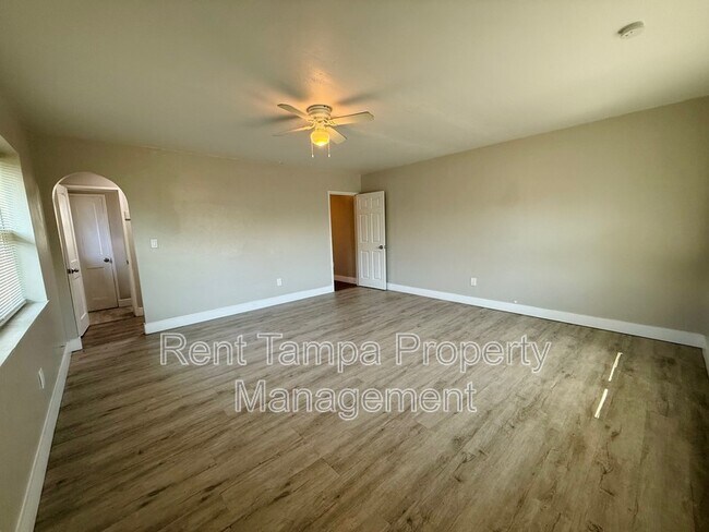 Photo - 637-637 17th Ave S