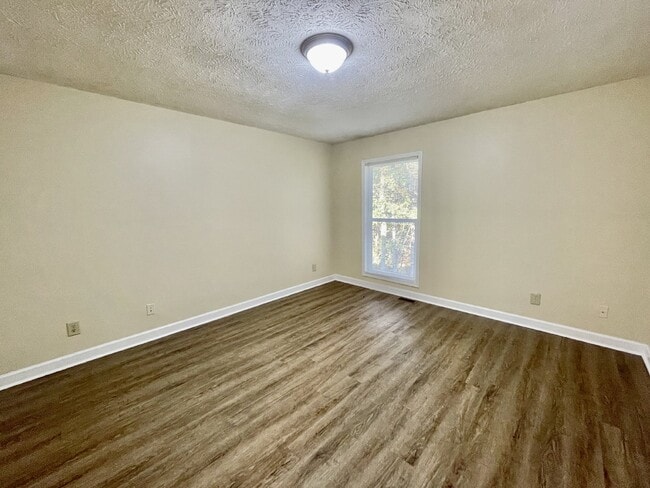 Photo - 2 bedroom, 1.5 bathroom townhome in Creeks Edge. Accepts Section 8.