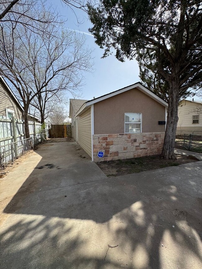 Photo - 2208 Rule St