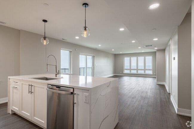 3BR, 2BA - 1,544SF