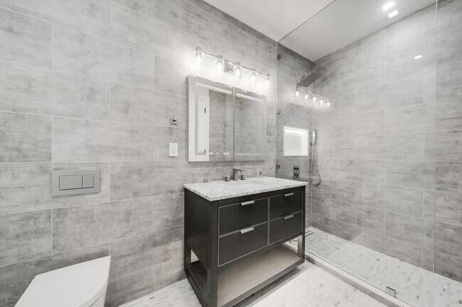 Photo - 547 W 47th St Unit 2