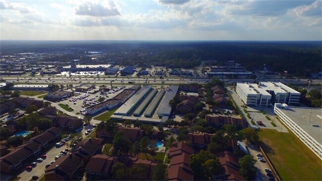 Building Photo - 25602 Oakhurst Dr