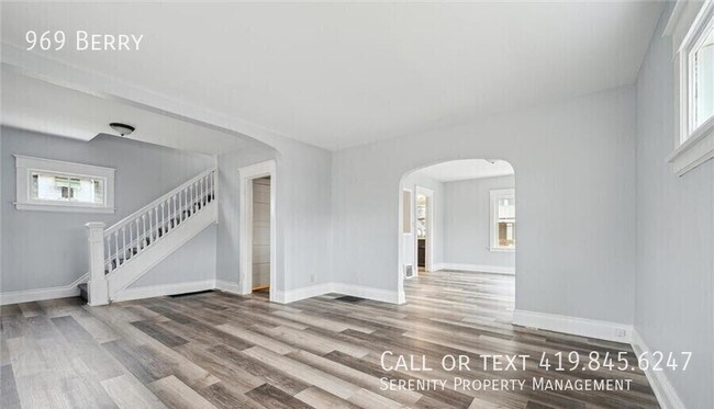 Photo - 969 Berry St